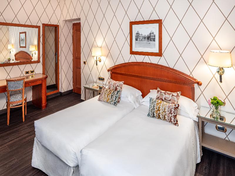 Starhotels Majestic image