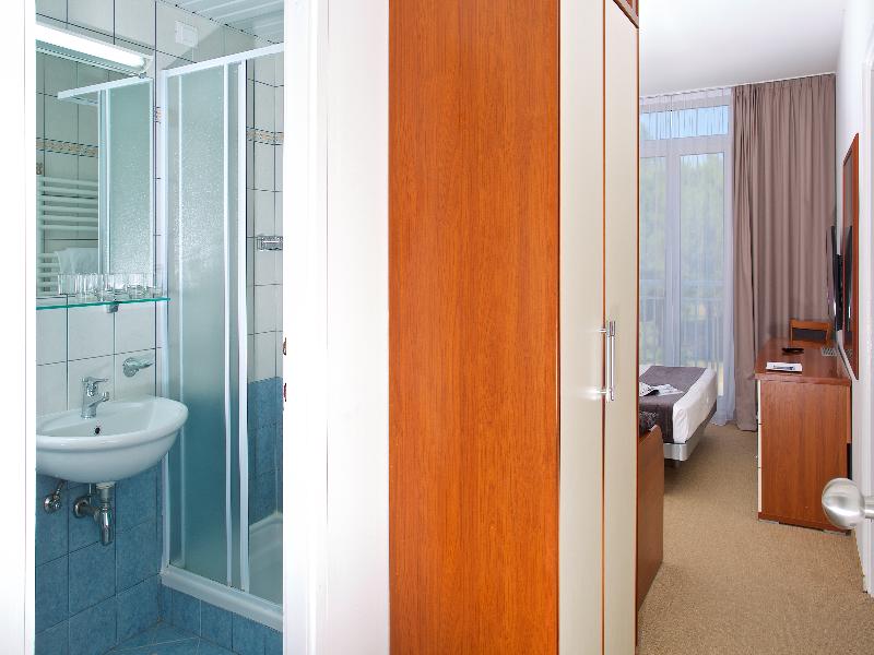 Arena Hotel Holiday image