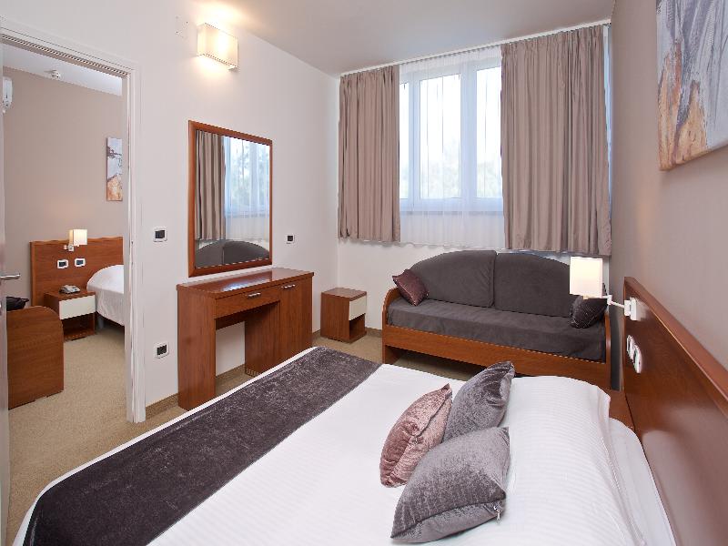 Arena Hotel Holiday image