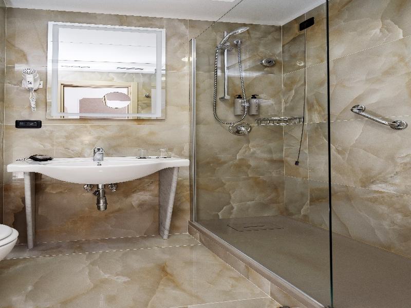 Grand Hotel Tiberio image