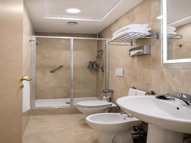 Grand Hotel Tiberio image