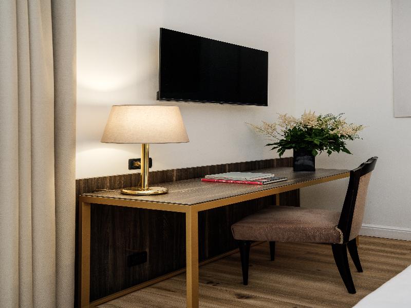 Grand Hotel Tiberio image