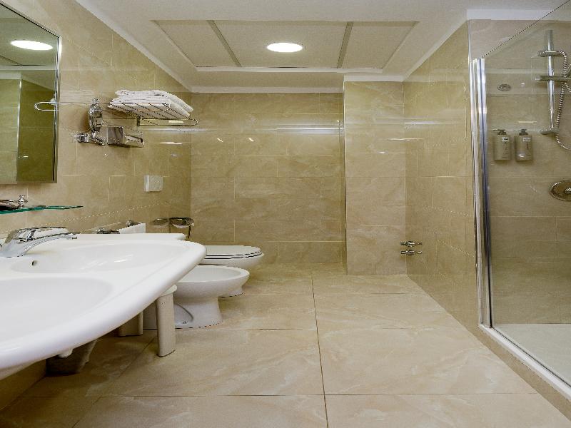 Grand Hotel Tiberio image