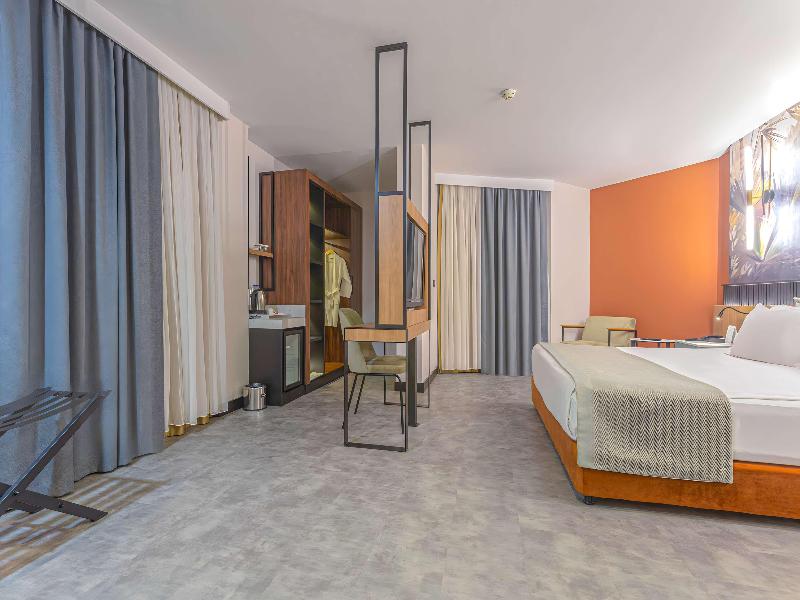 Best Western Plus Khan Hotel image