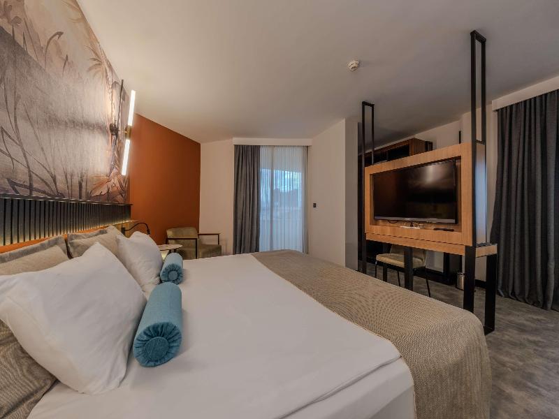 Best Western Plus Khan Hotel image