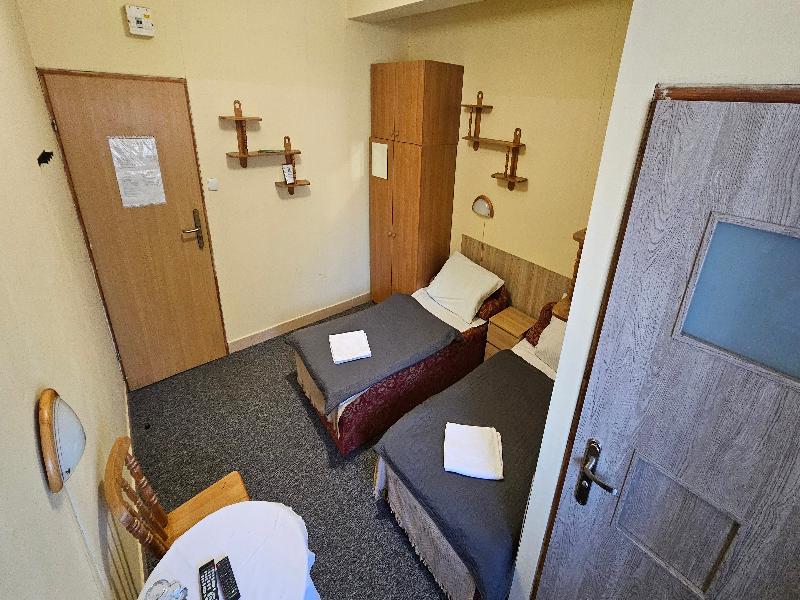 Hotel Daisy Budget image