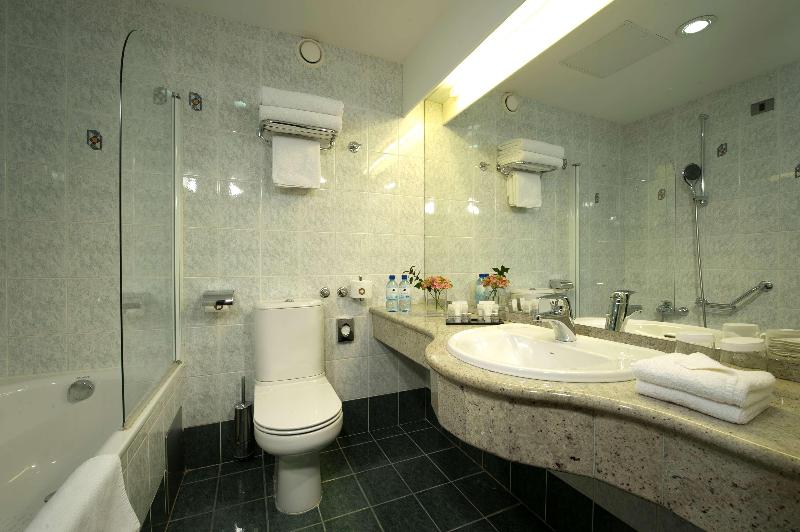 Best Western Premier Hotel Slon image