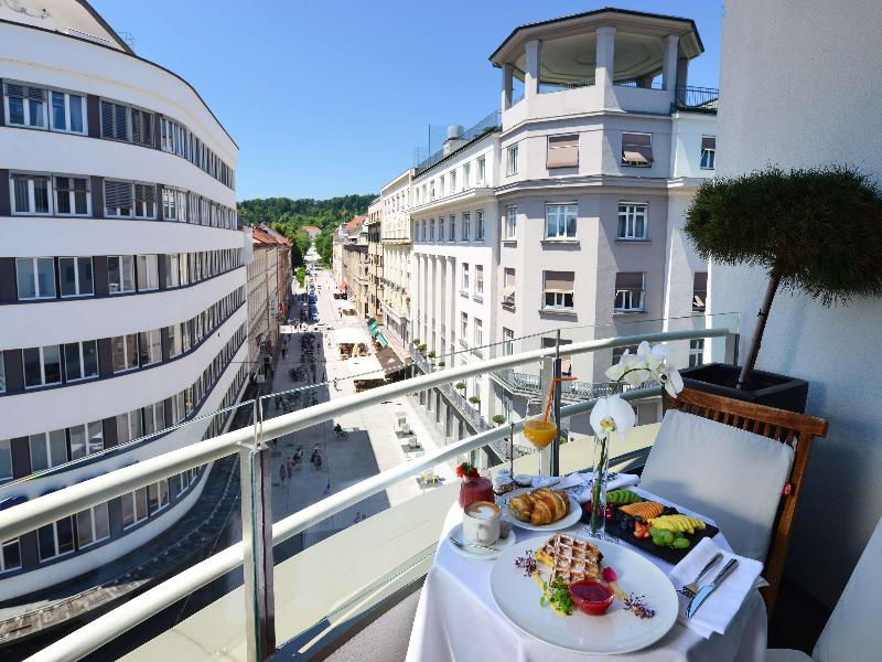 Best Western Premier Hotel Slon image