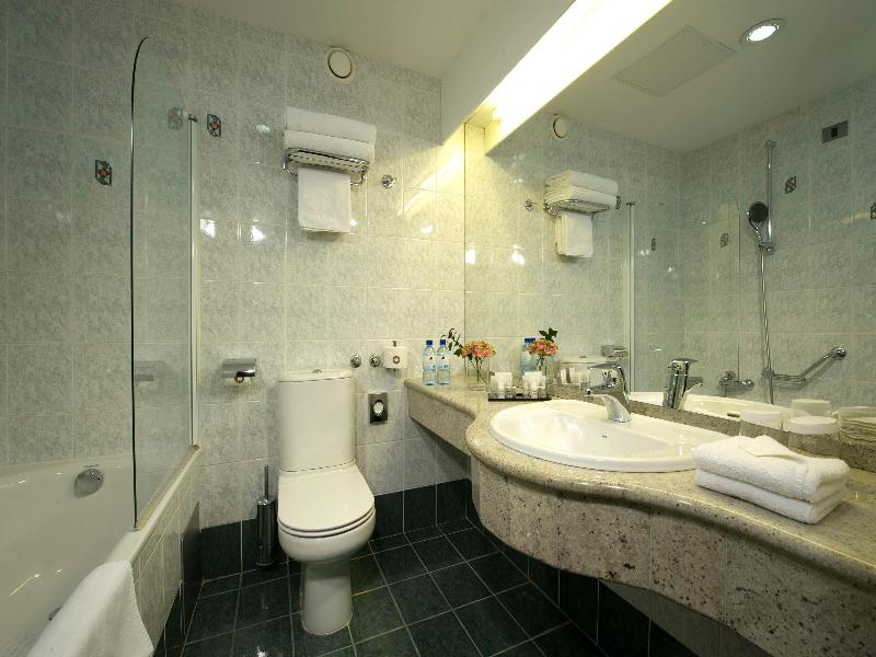 Best Western Premier Hotel Slon image