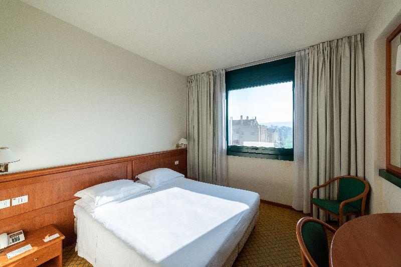Phi Hotel Emilia image