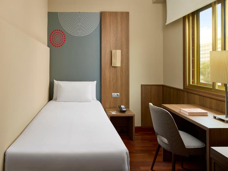 iStay by NH Zaragoza Sport Hotel image