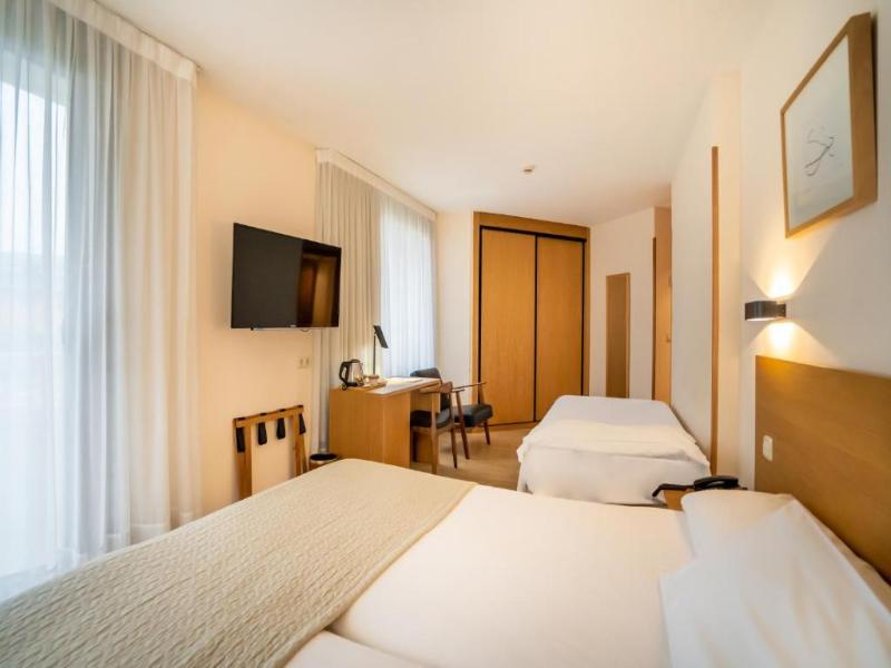 Gran Hotel Victoria image
