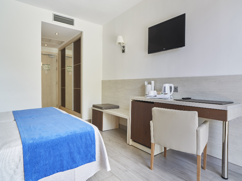 Invisa Hotel Cala Verde image