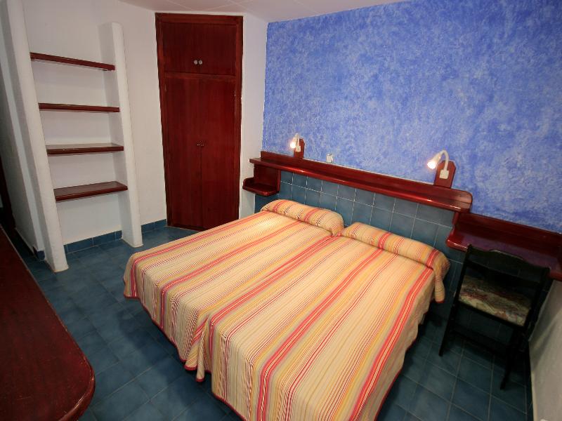 Cala Montjoi image