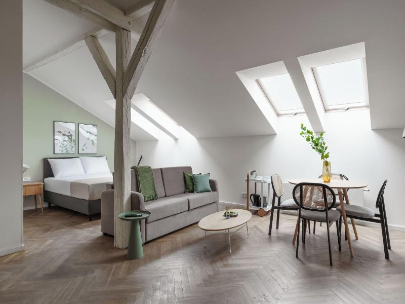 Limehome Prague Halkova image