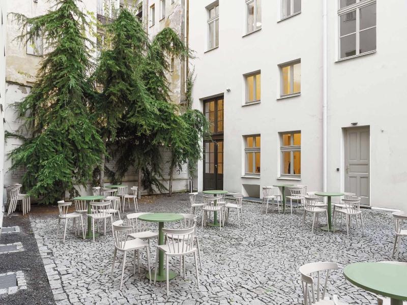 Limehome Prague Halkova image