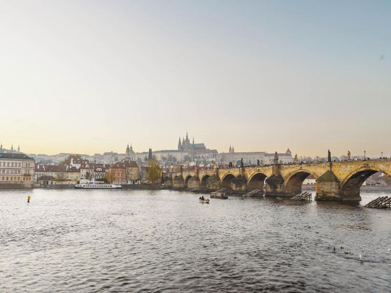 Limehome Prague Halkova image