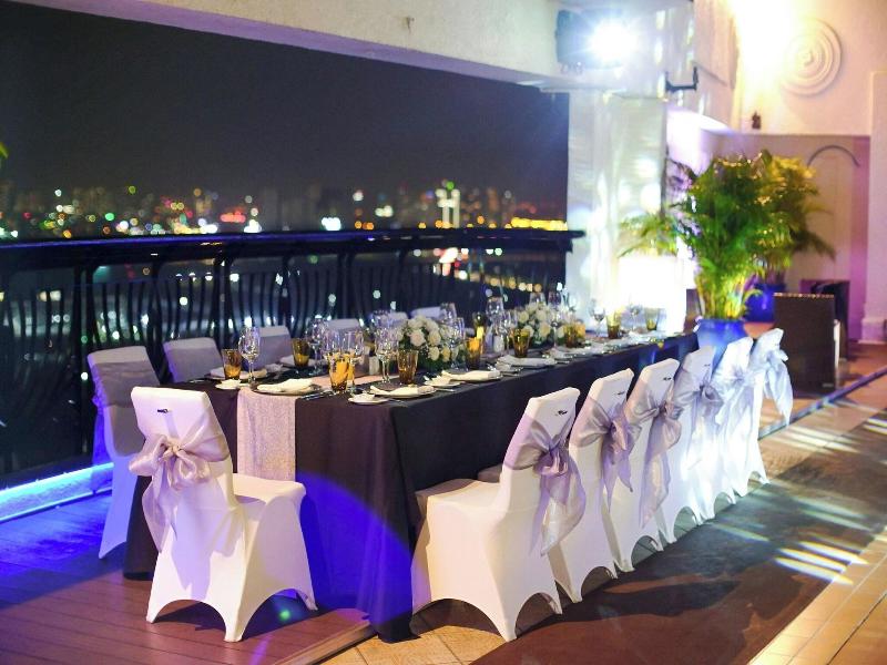 Renaissance Riverside Hotel Saigon image