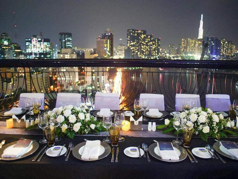 Renaissance Riverside Hotel Saigon image