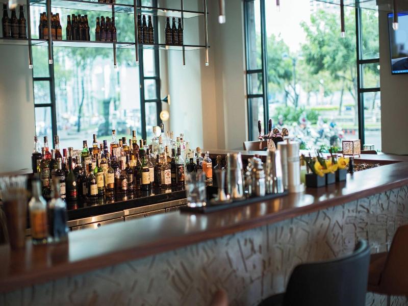 Renaissance Riverside Hotel Saigon image
