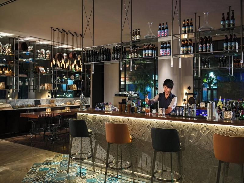 Renaissance Riverside Hotel Saigon image