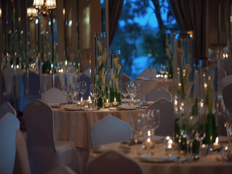 Renaissance Riverside Hotel Saigon image