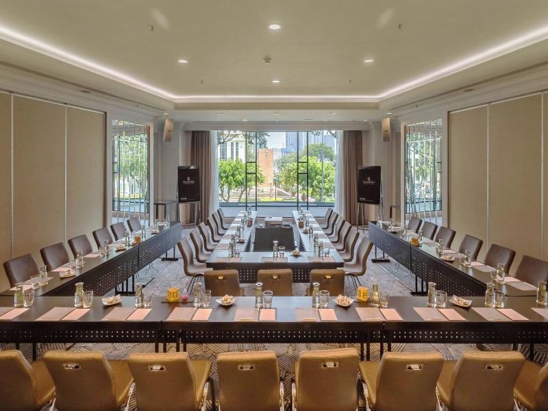 Renaissance Riverside Hotel Saigon image