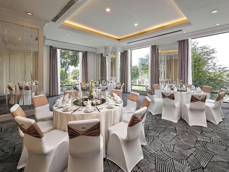 Renaissance Riverside Hotel Saigon image