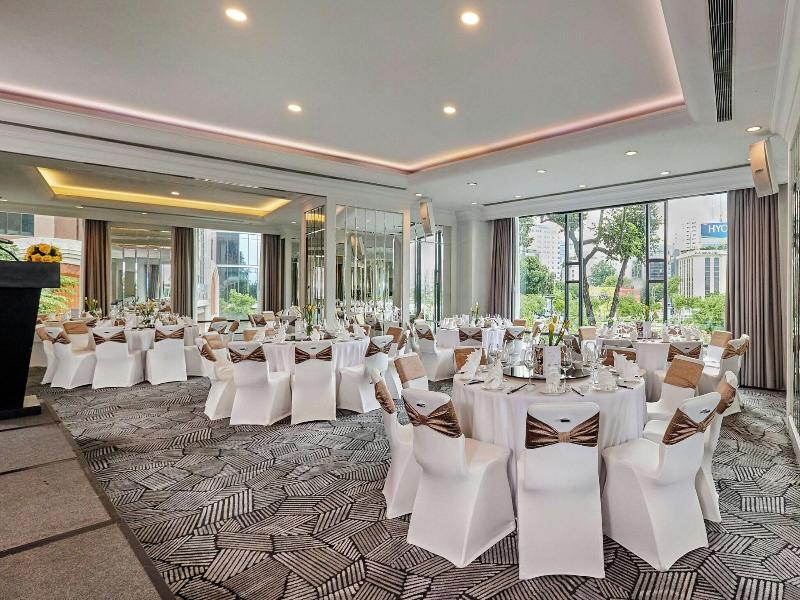 Renaissance Riverside Hotel Saigon image
