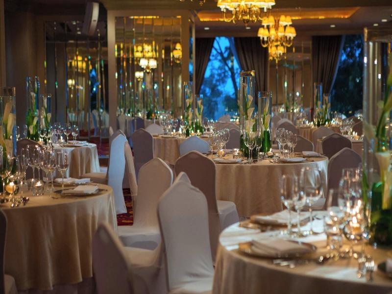 Renaissance Riverside Hotel Saigon image