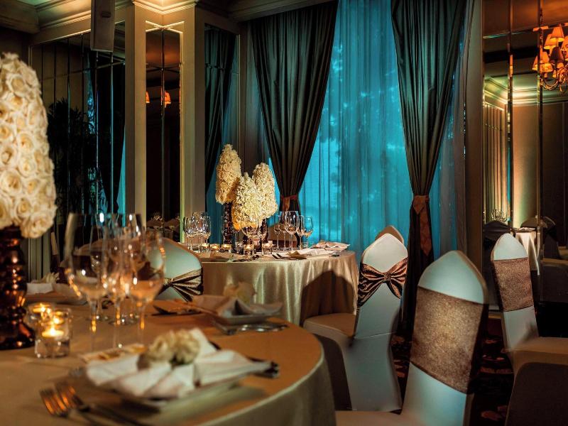 Renaissance Riverside Hotel Saigon image