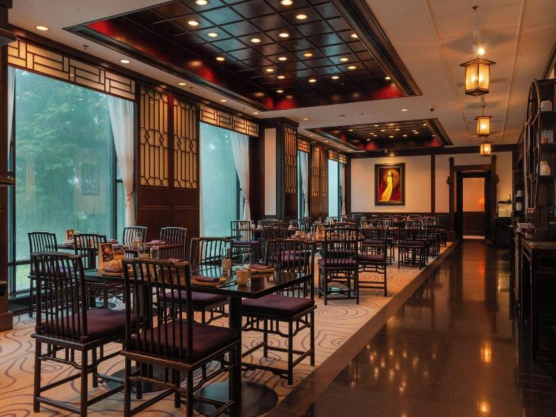 Renaissance Riverside Hotel Saigon image