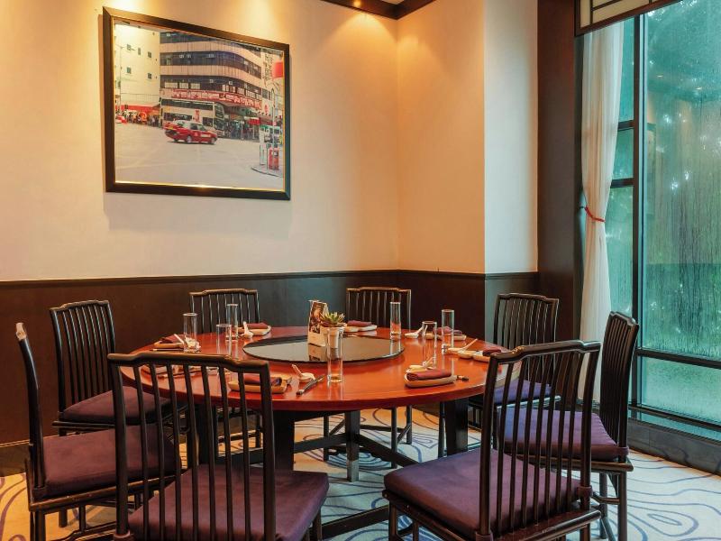 Renaissance Riverside Hotel Saigon image