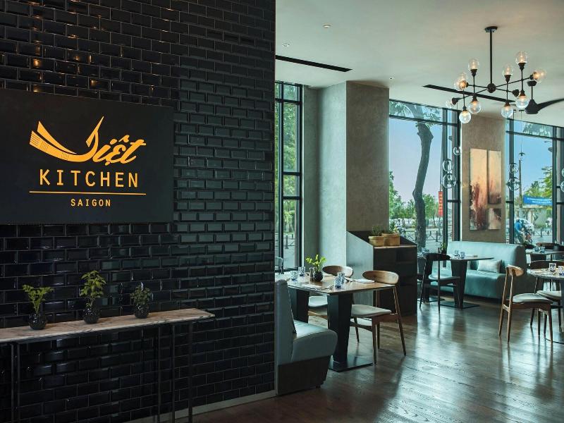 Renaissance Riverside Hotel Saigon image