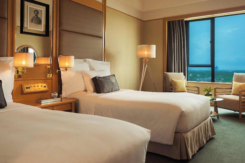 Renaissance Riverside Hotel Saigon image