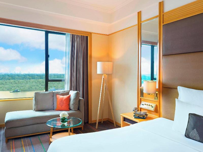 Renaissance Riverside Hotel Saigon image