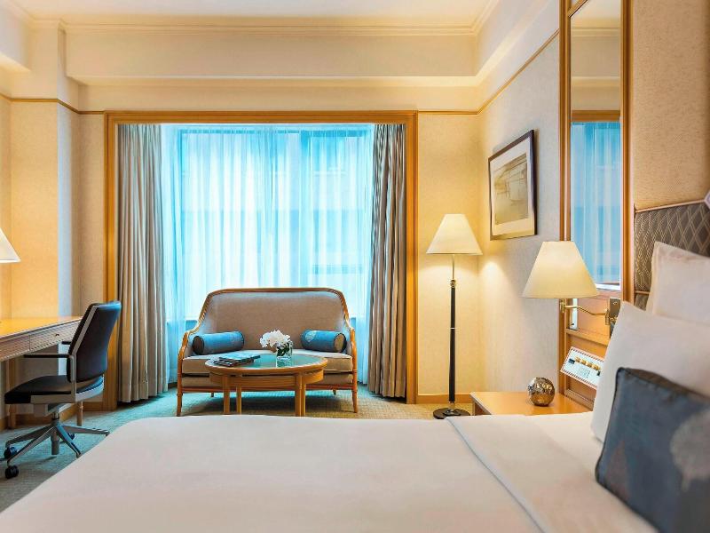 Renaissance Riverside Hotel Saigon image
