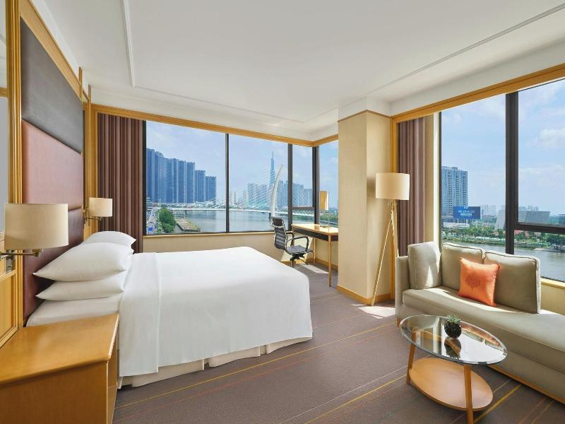 Renaissance Riverside Hotel Saigon image