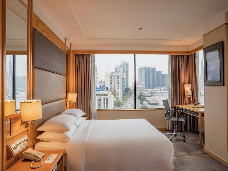 Renaissance Riverside Hotel Saigon image