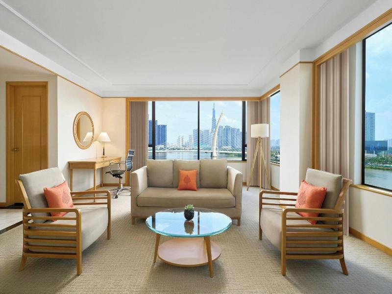 Renaissance Riverside Hotel Saigon image