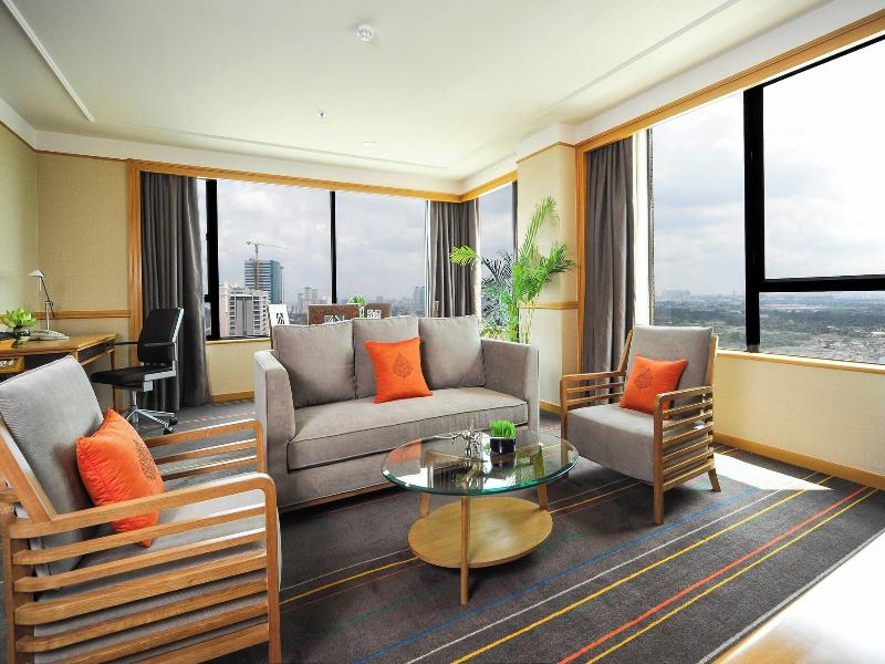 Renaissance Riverside Hotel Saigon image