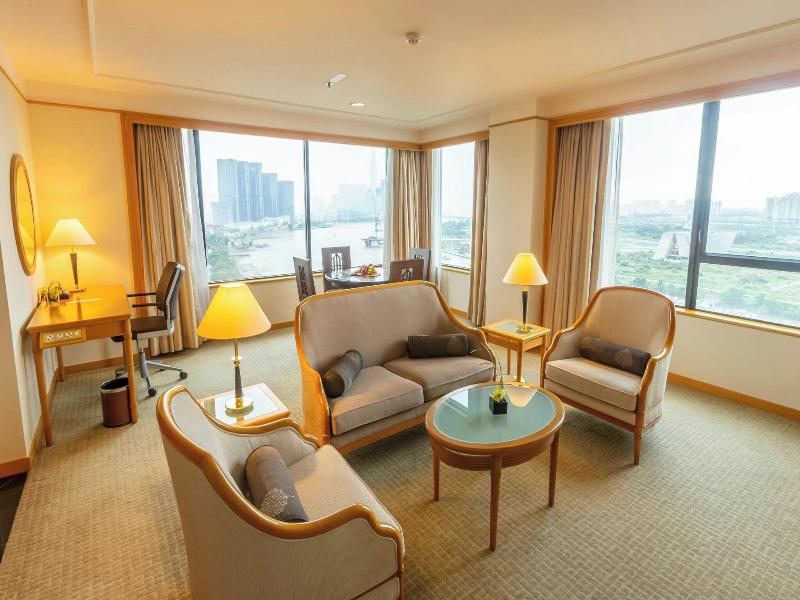 Renaissance Riverside Hotel Saigon image