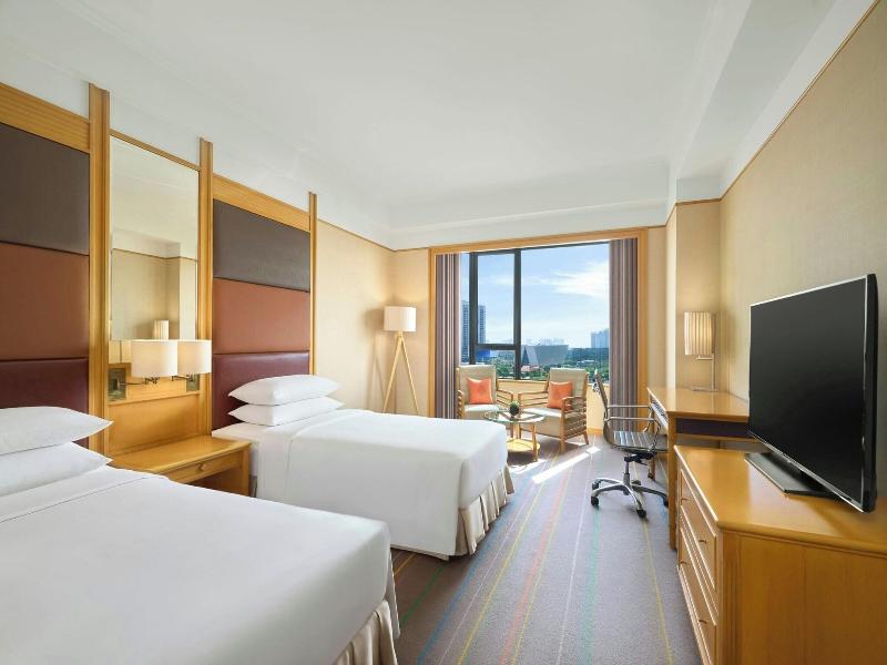 Renaissance Riverside Hotel Saigon image