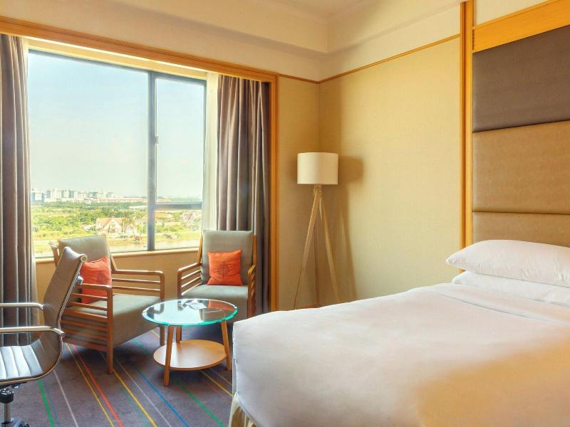 Renaissance Riverside Hotel Saigon image