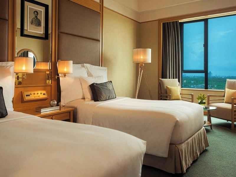 Renaissance Riverside Hotel Saigon image