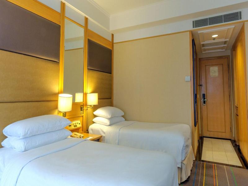Renaissance Riverside Hotel Saigon image