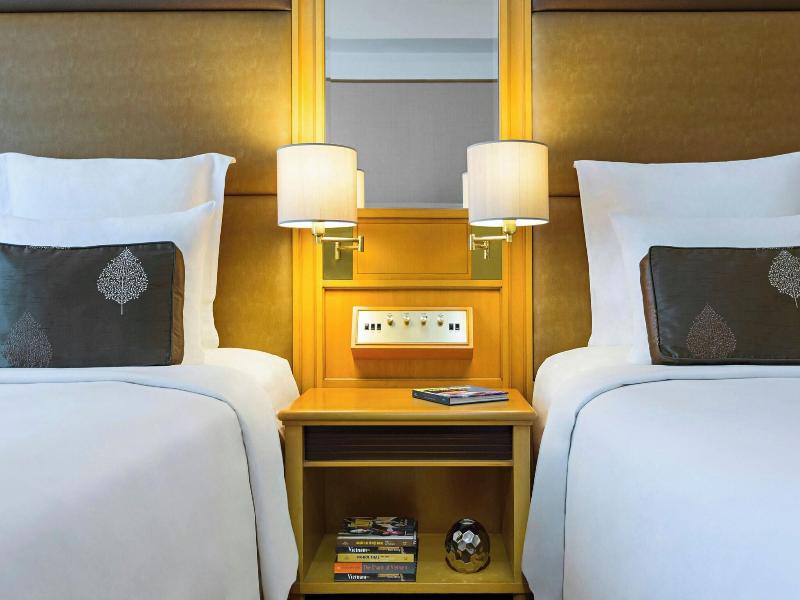 Renaissance Riverside Hotel Saigon image