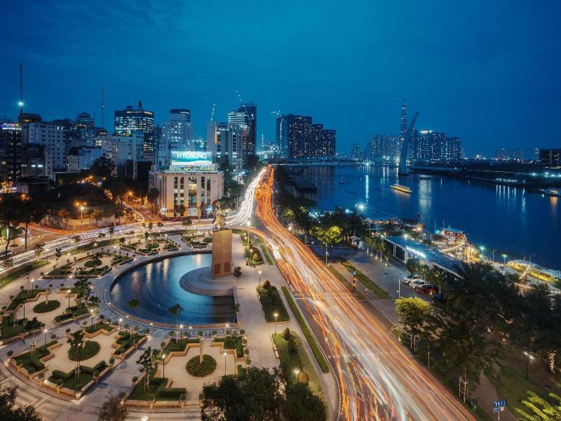 Renaissance Riverside Hotel Saigon image