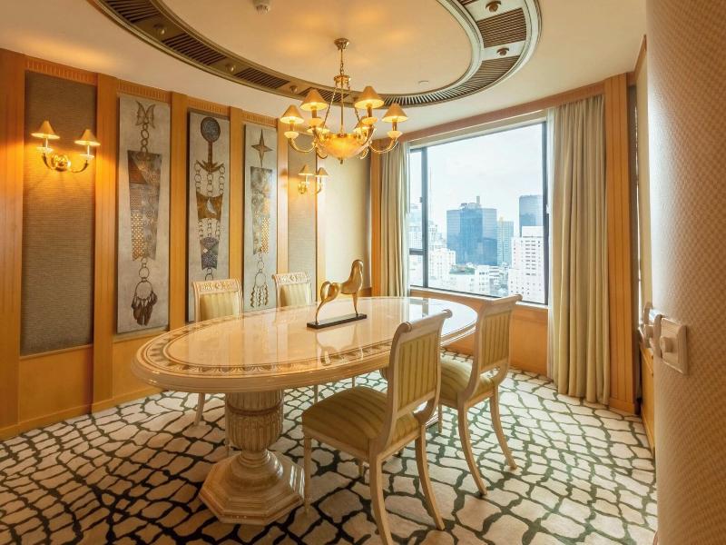 Renaissance Riverside Hotel Saigon image