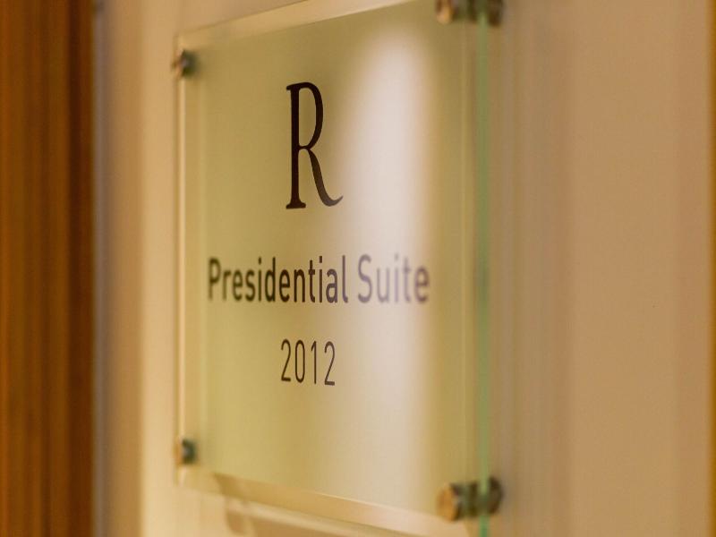 Renaissance Riverside Hotel Saigon image